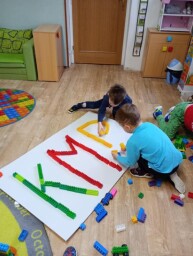 hrajeme si s kostkami=písmenka